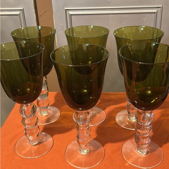 Iris Avocado Green Bubble Wine Glass - Picture 1 of 4